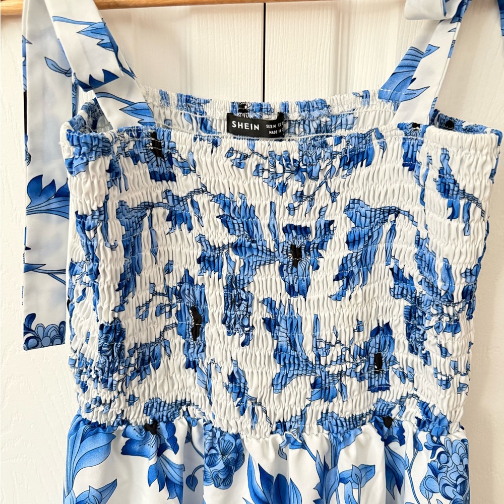 White Maxi Dress with Blue Floral Print and Tie Straps Smocked Summer SHEIN - Picture 7 of 12
